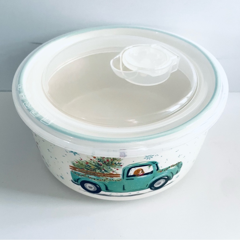 The Pioneer woman ceramic bowl with lid